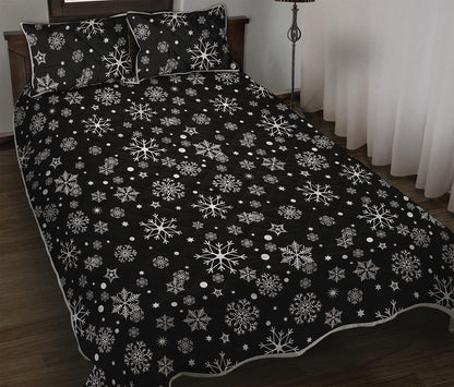 Black And White Snowflake Pattern Print Quilt Bed Set