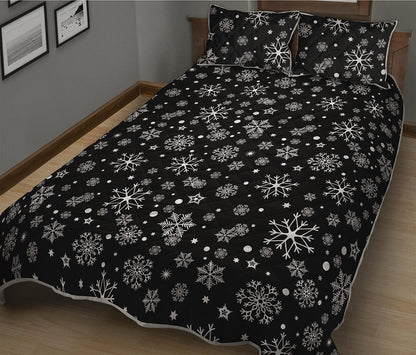 Black And White Snowflake Pattern Print Quilt Bed Set