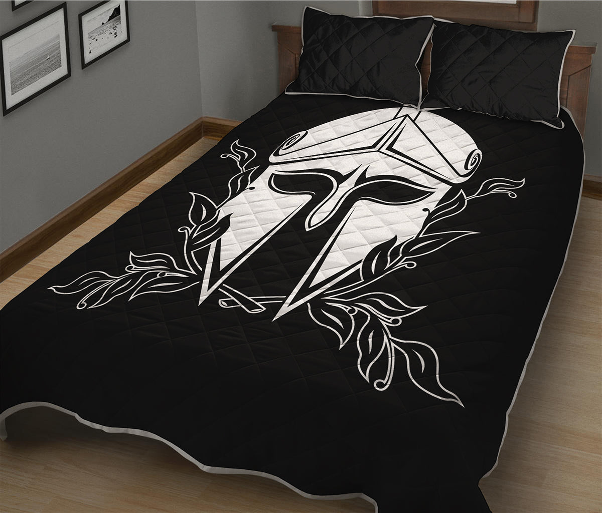 Black And White Spartan Helmet Print Quilt Bed Set