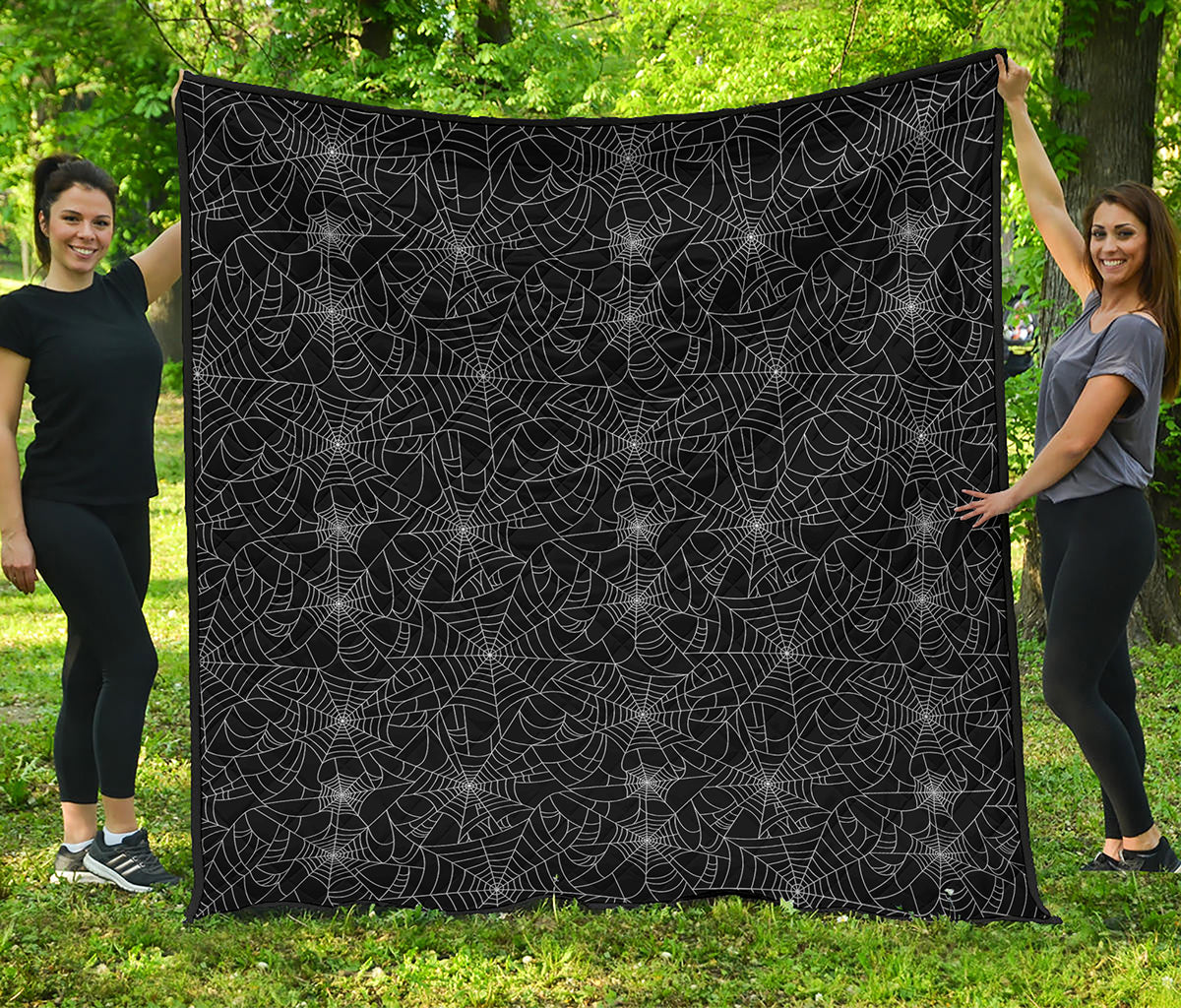 Black And White Spider Web Pattern Print Quilt