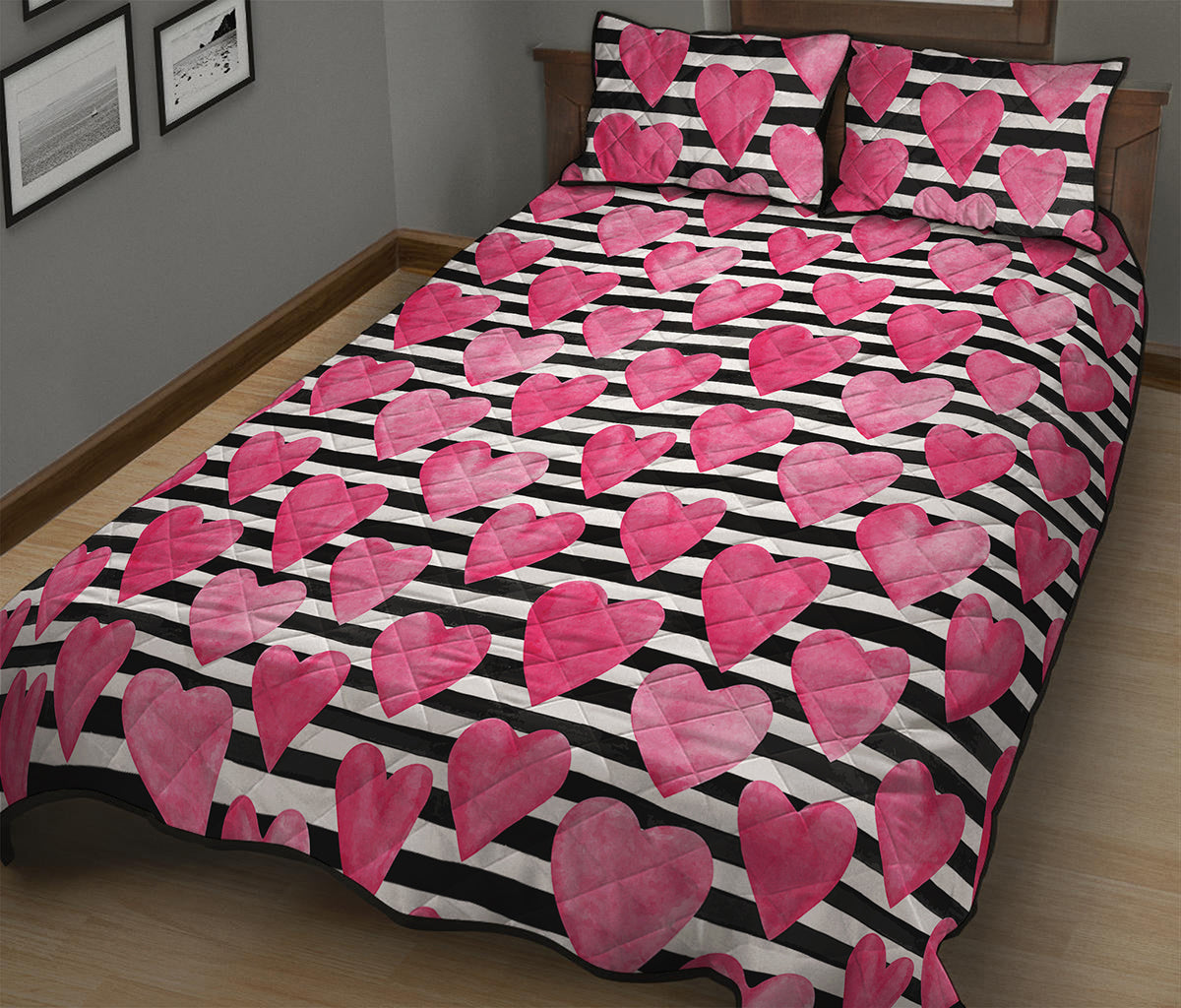 Black And White Striped Heart Print Quilt Bed Set