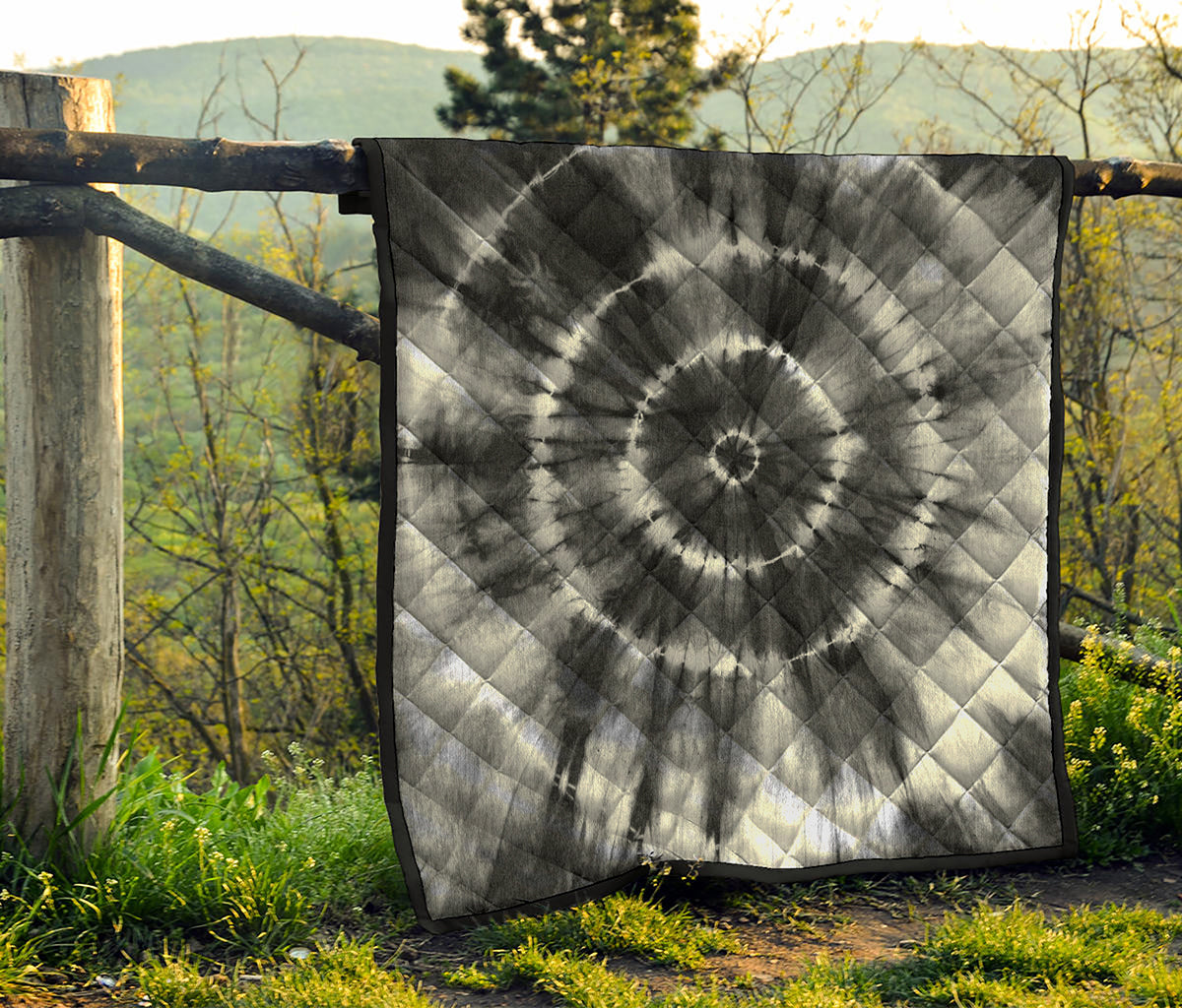 Black And White Tie Dye Print Quilt