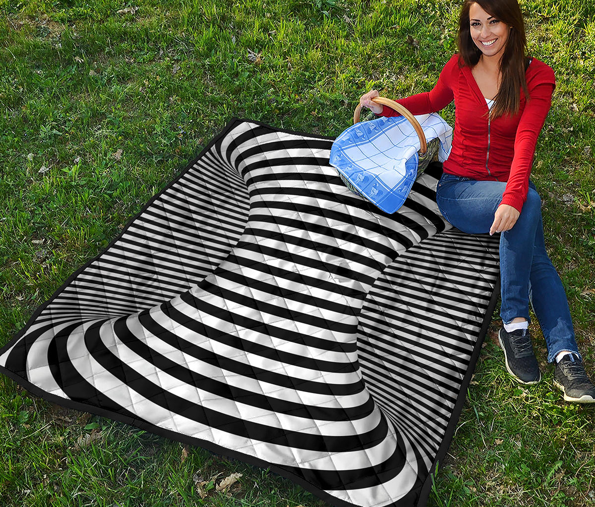Black And White Torus Illusion Print Quilt