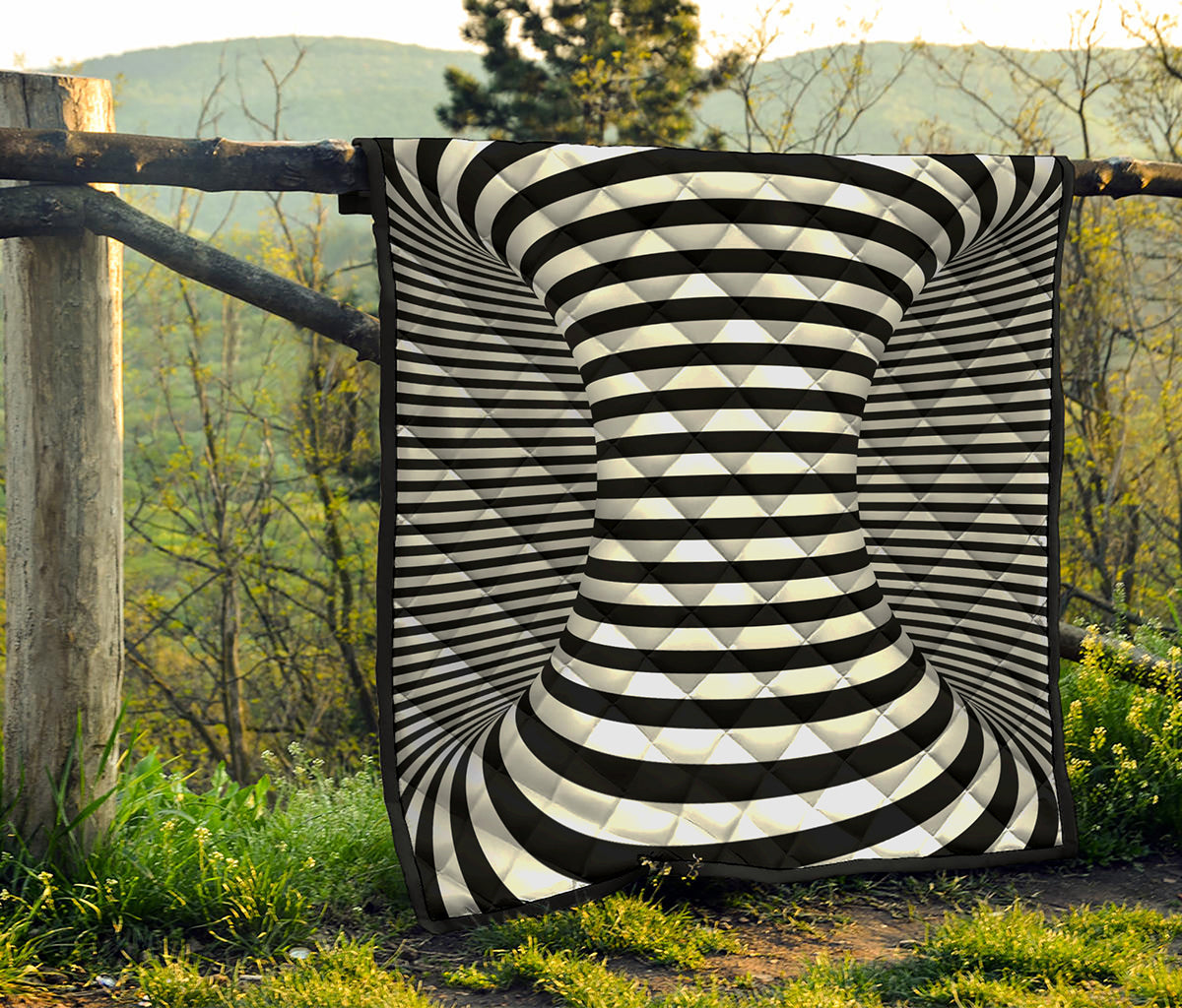 Black And White Torus Illusion Print Quilt