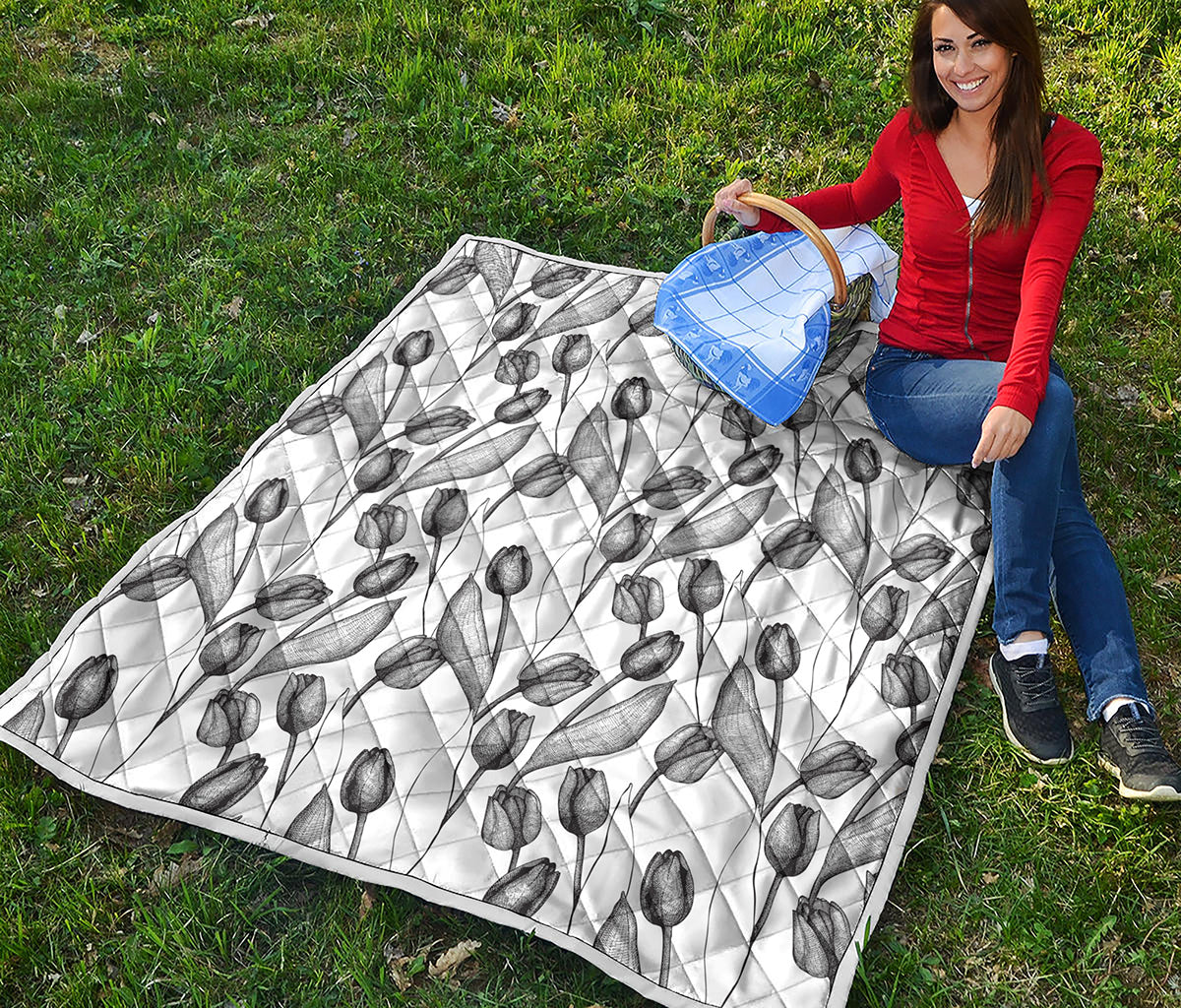 Black And White Tulip Pattern Print Quilt