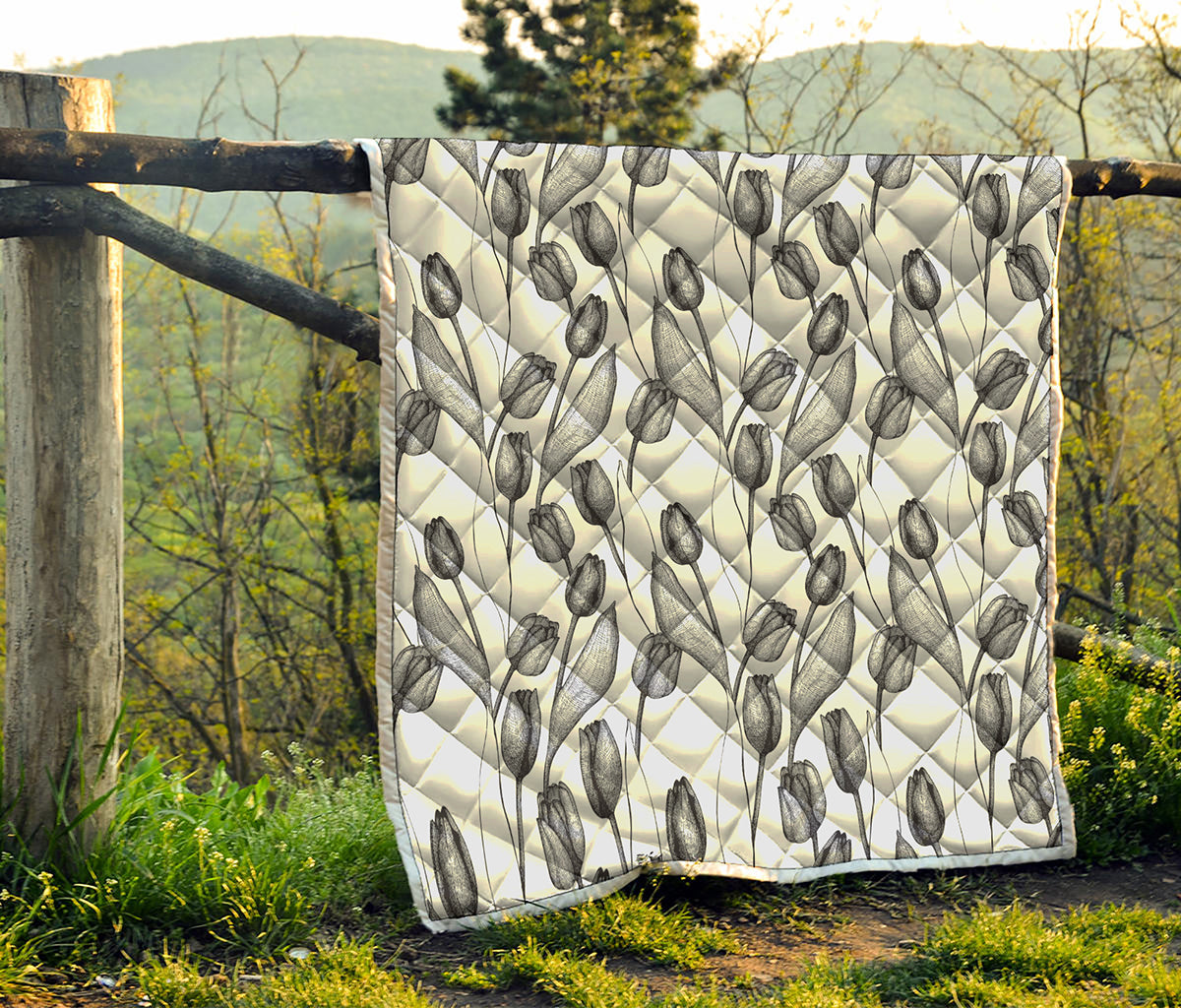 Black And White Tulip Pattern Print Quilt