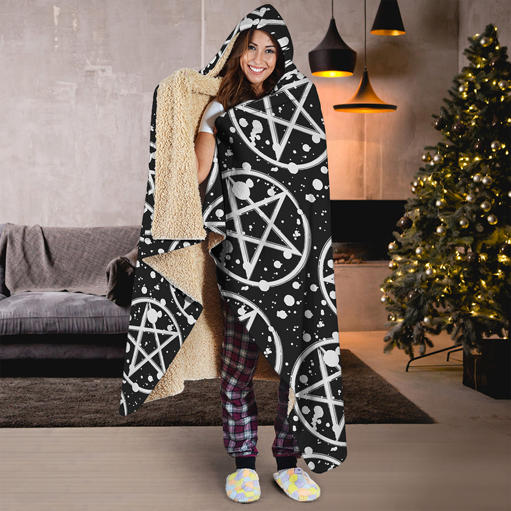 Black And White Wicca Pentagram Print Hooded Blanket