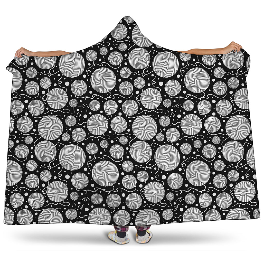 Black And White Yarn Pattern Print Hooded Blanket