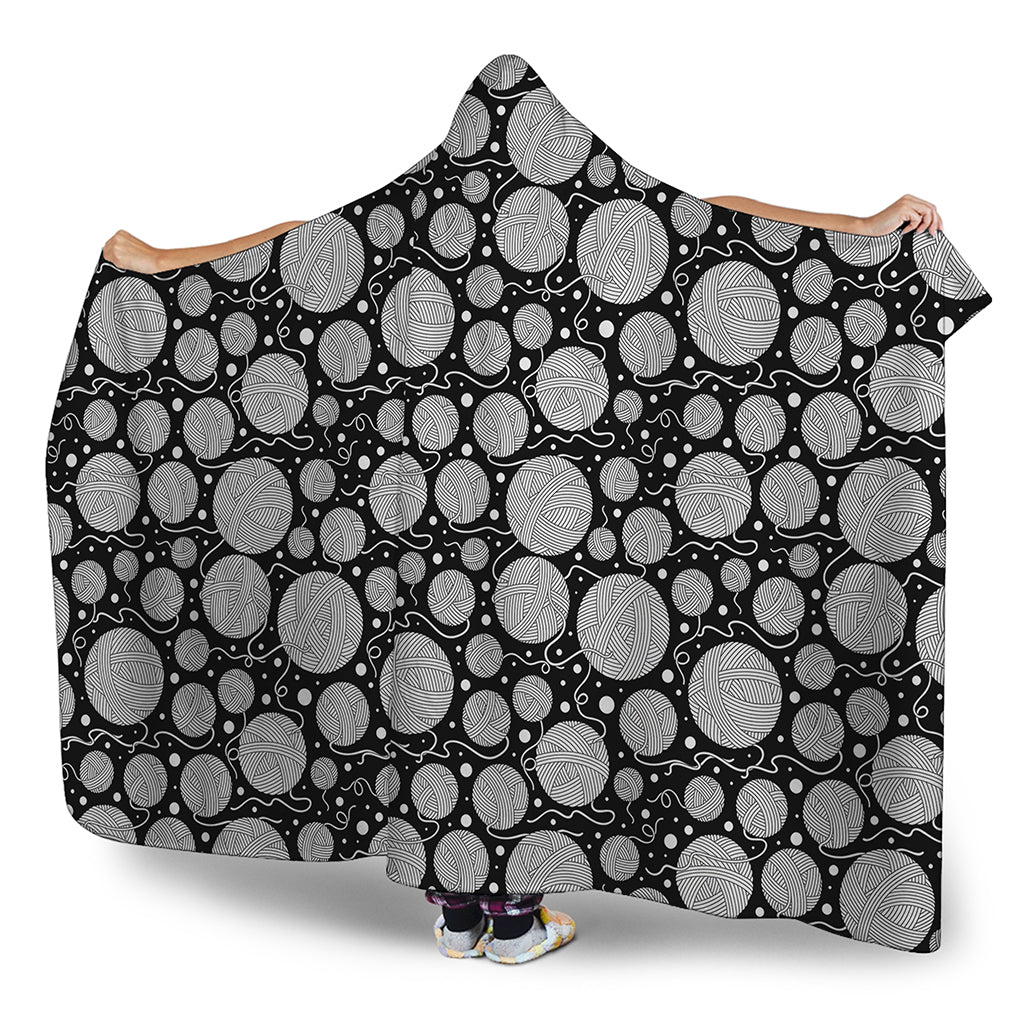 Black And White Yarn Pattern Print Hooded Blanket