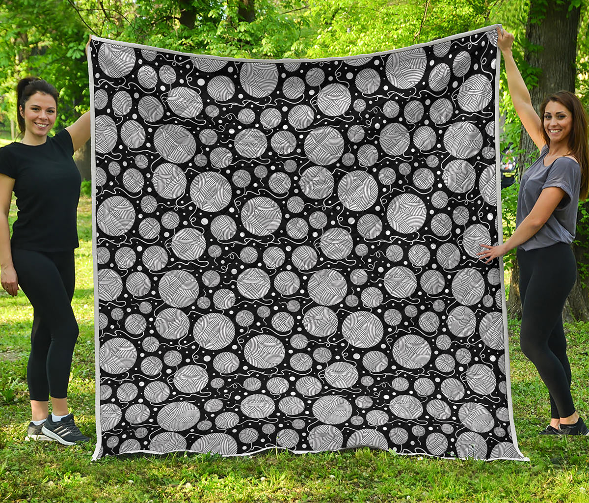 Black And White Yarn Pattern Print Quilt