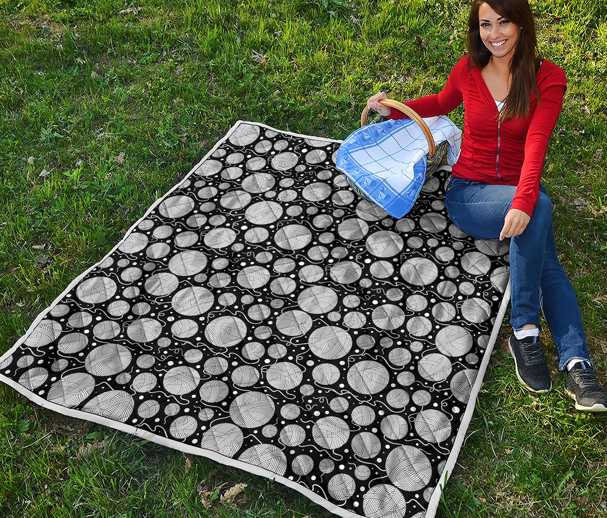 Black And White Yarn Pattern Print Quilt