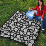 Black And White Yarn Pattern Print Quilt