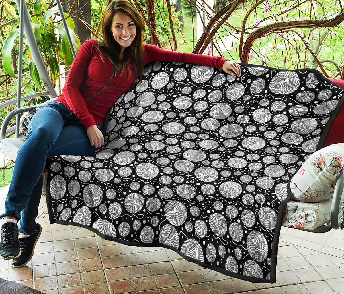 Black And White Yarn Pattern Print Quilt