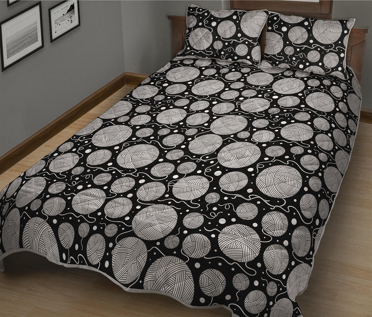 Black And White Yarn Pattern Print Quilt Bed Set