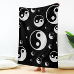 Black And White Yin Yang Pattern Print Blanket