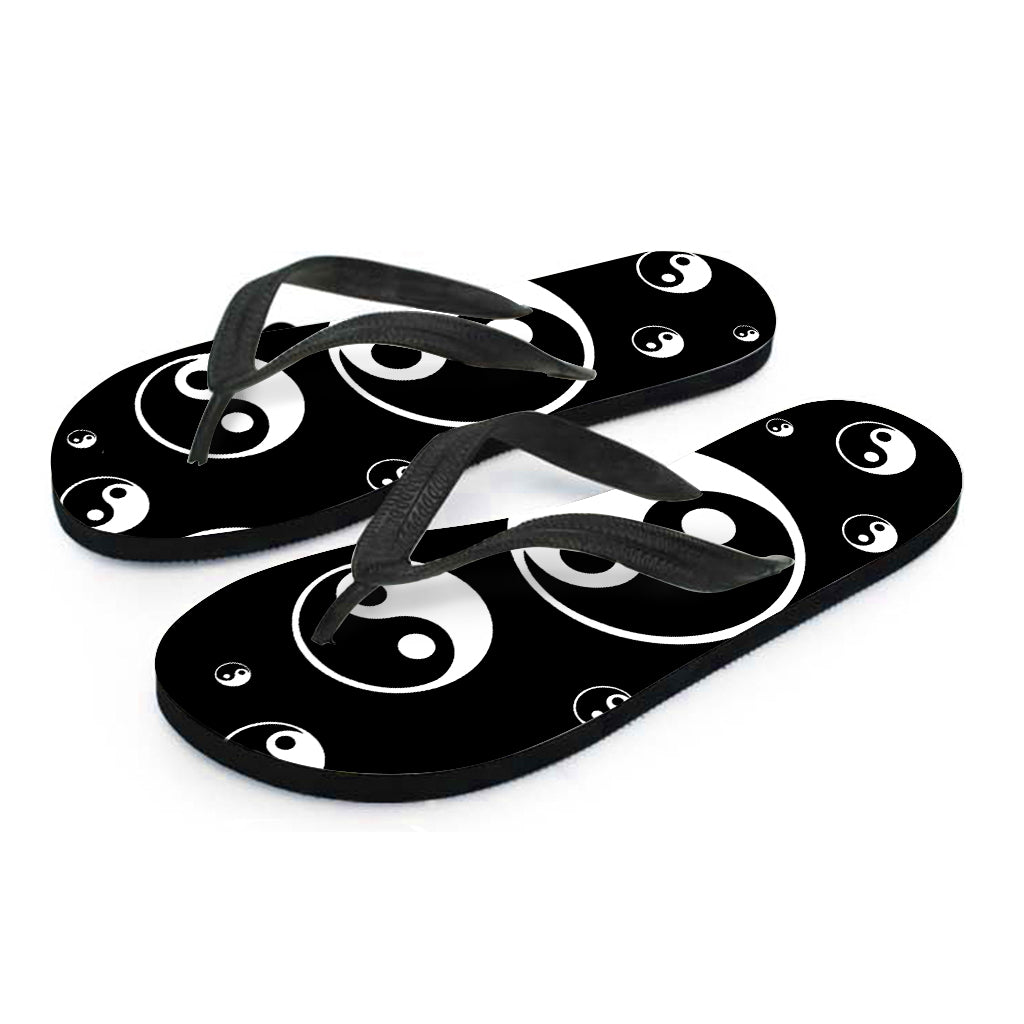 Black And White Yin Yang Pattern Print Flip Flops