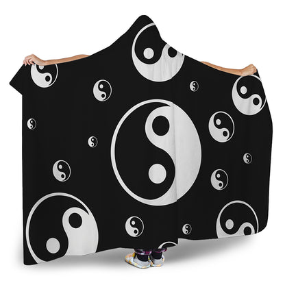 Black And White Yin Yang Pattern Print Hooded Blanket