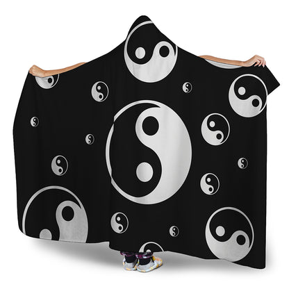Black And White Yin Yang Pattern Print Hooded Blanket