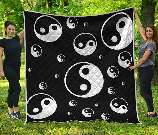 Black And White Yin Yang Pattern Print Quilt