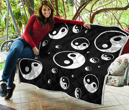 Black And White Yin Yang Pattern Print Quilt