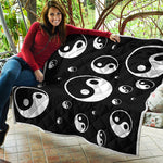 Black And White Yin Yang Pattern Print Quilt