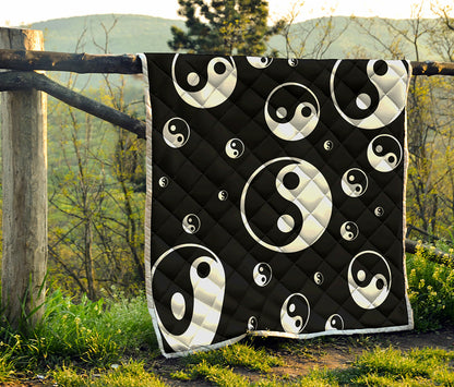 Black And White Yin Yang Pattern Print Quilt