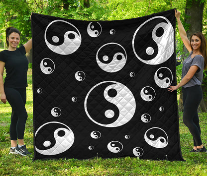 Black And White Yin Yang Pattern Print Quilt