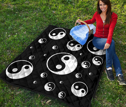 Black And White Yin Yang Pattern Print Quilt