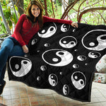 Black And White Yin Yang Pattern Print Quilt