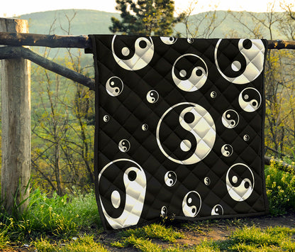 Black And White Yin Yang Pattern Print Quilt