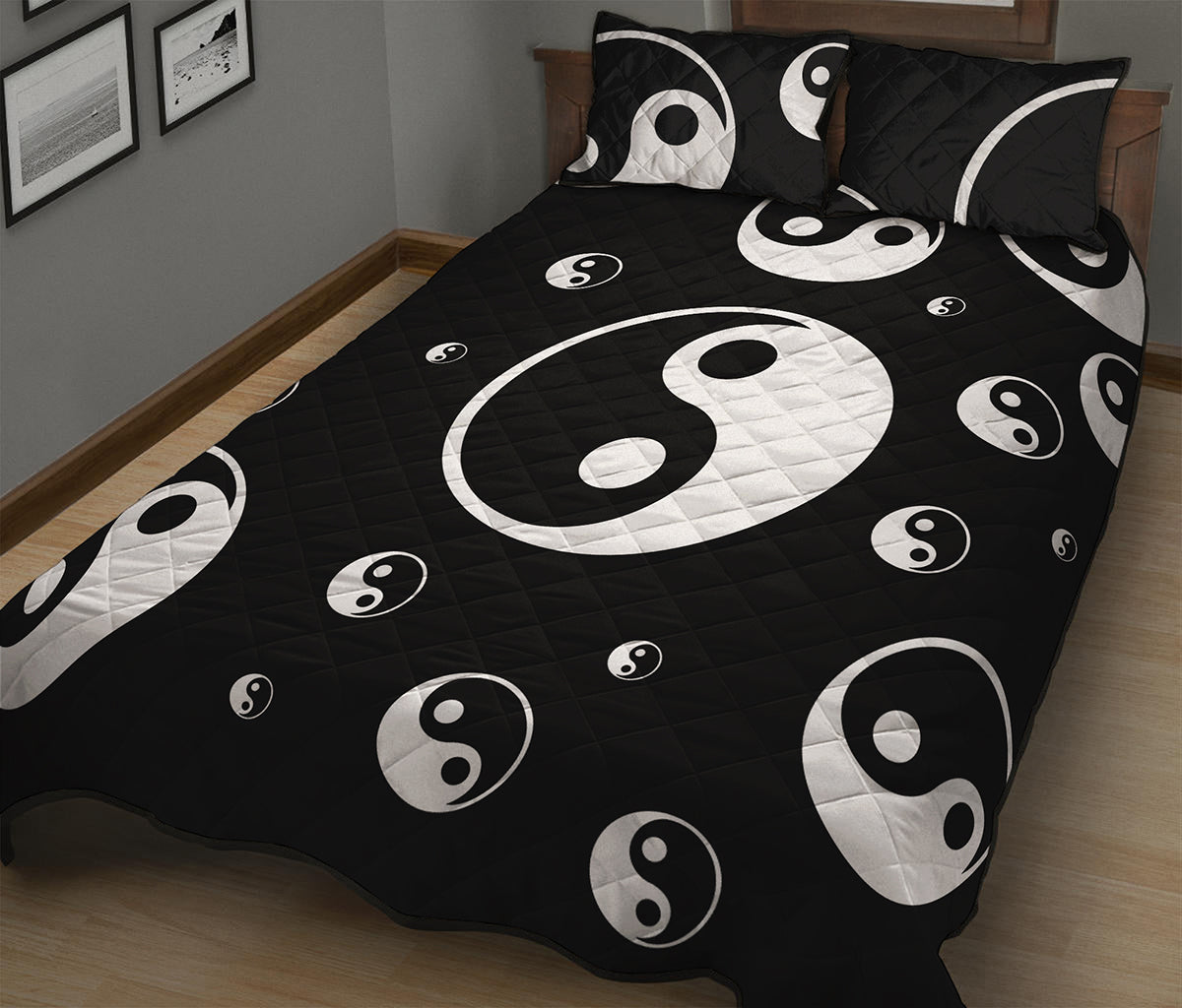 Black And White Yin Yang Pattern Print Quilt Bed Set