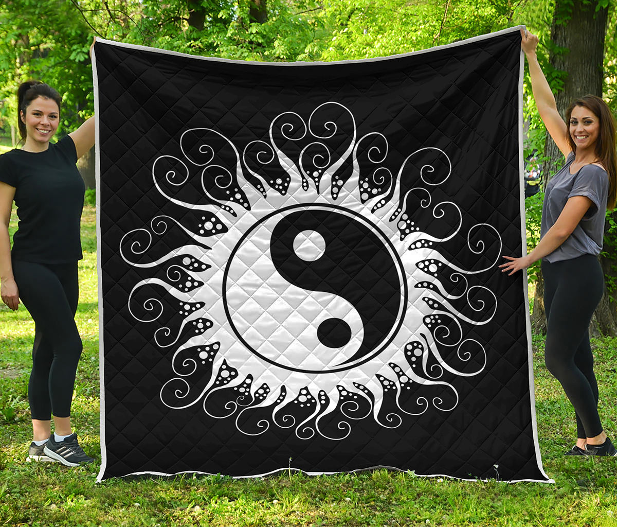 Black And White Yin Yang Sun Print Quilt