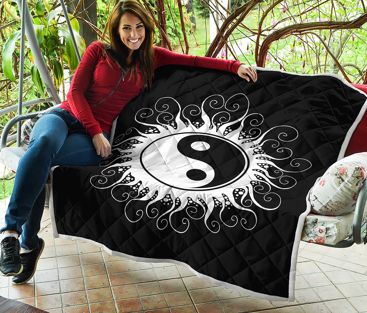 Black And White Yin Yang Sun Print Quilt