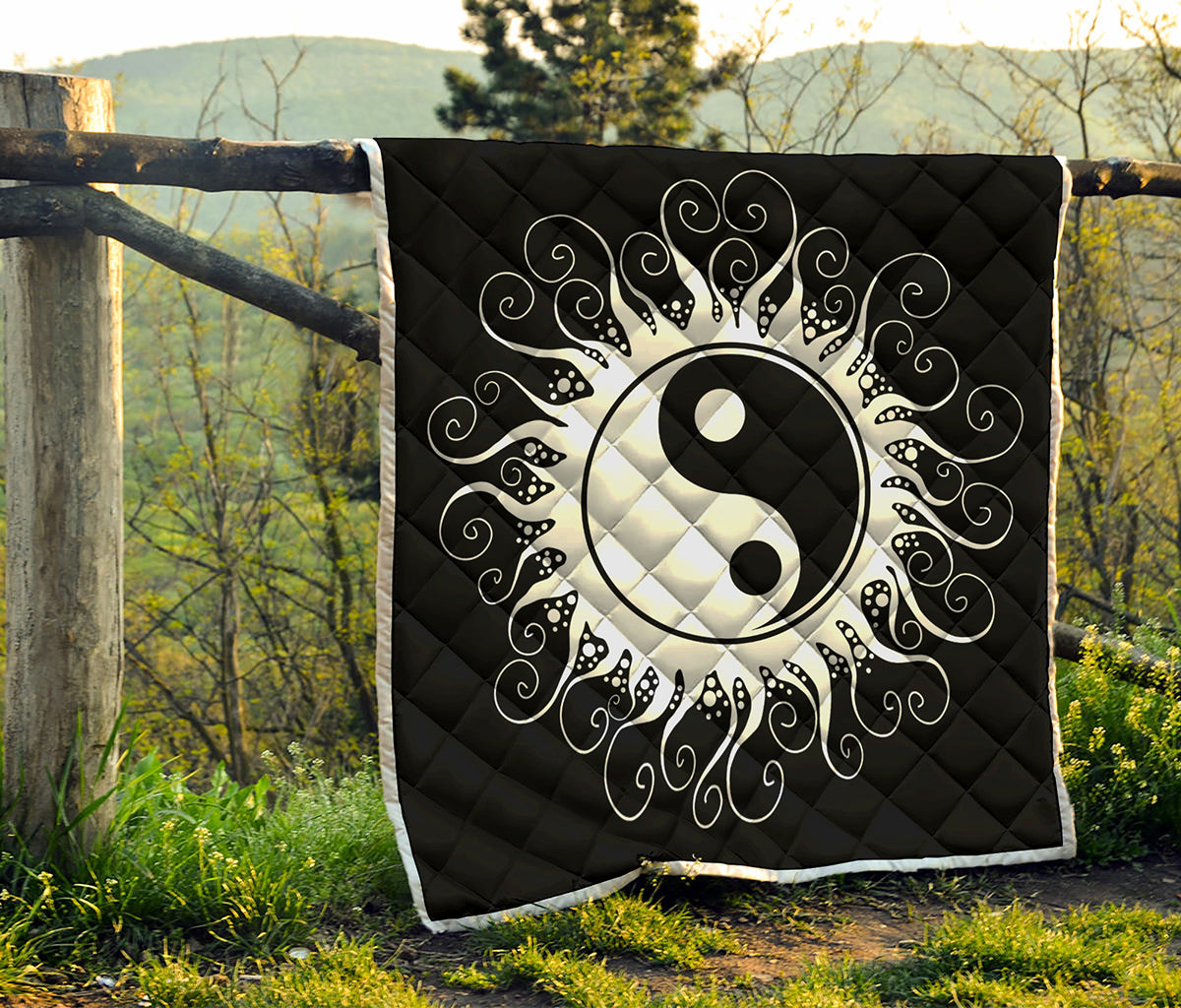 Black And White Yin Yang Sun Print Quilt