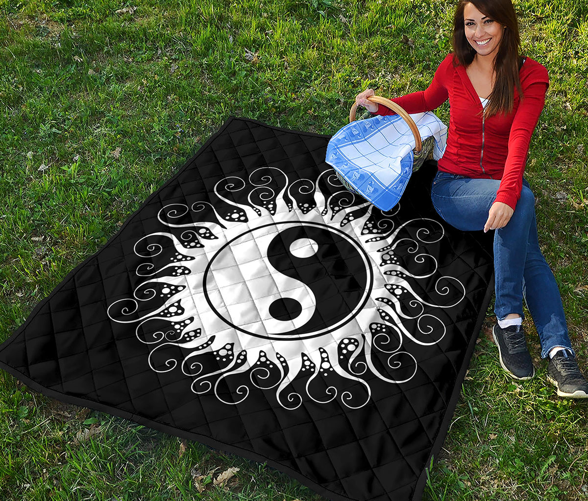Black And White Yin Yang Sun Print Quilt