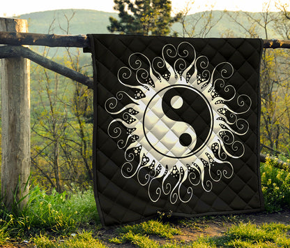 Black And White Yin Yang Sun Print Quilt