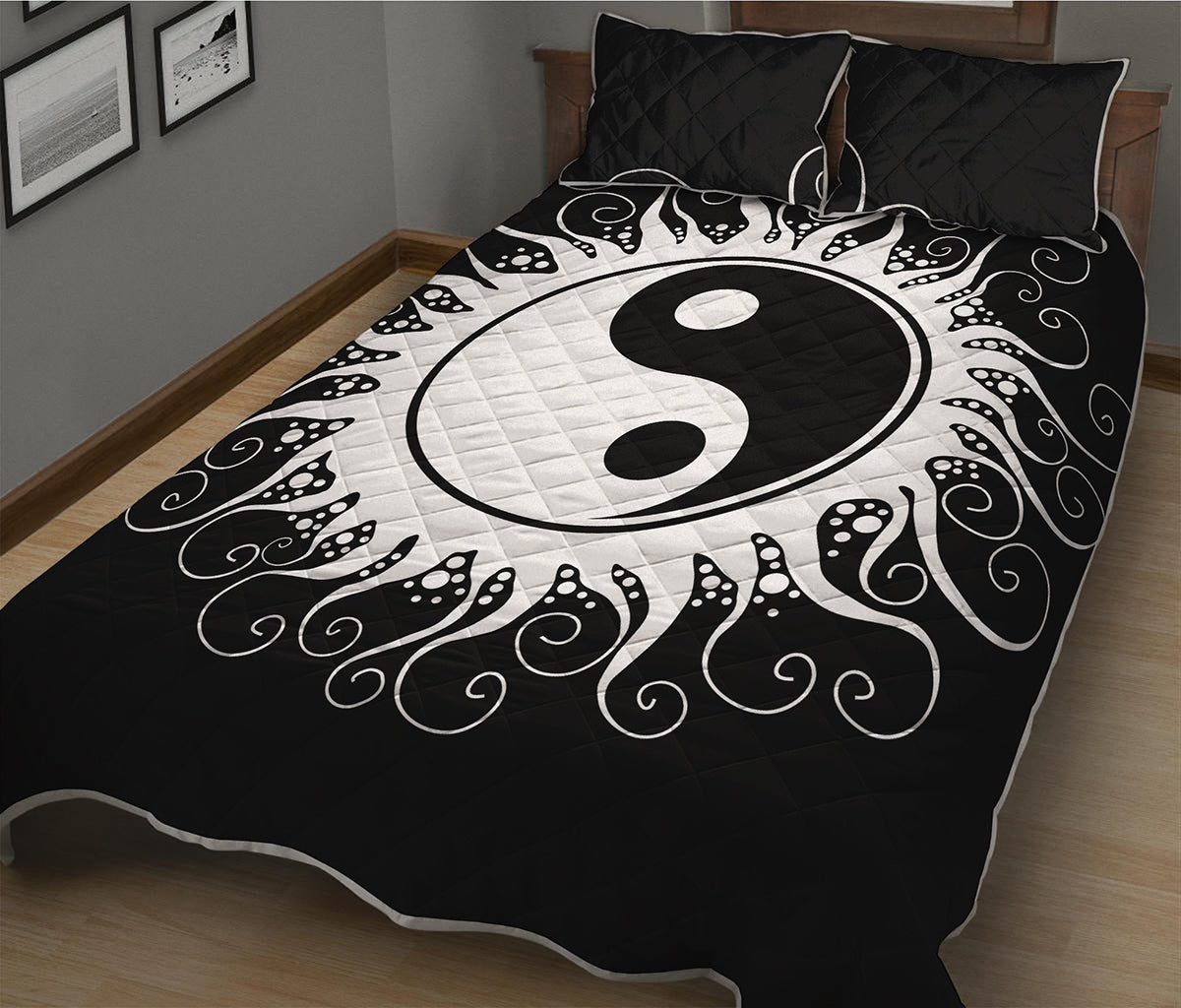 Black And White Yin Yang Sun Print Quilt Bed Set