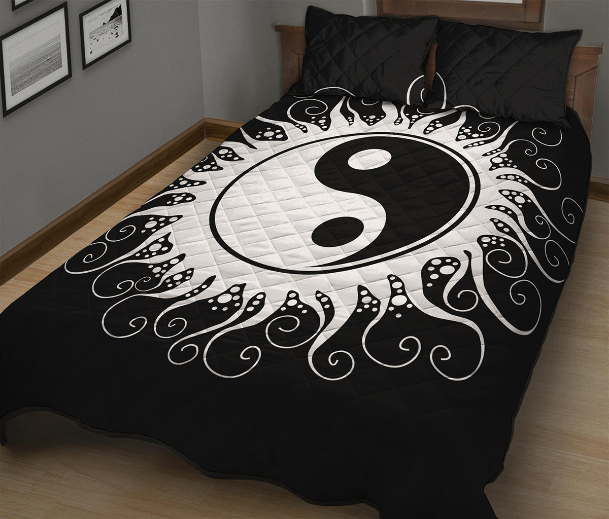 Black And White Yin Yang Sun Print Quilt Bed Set