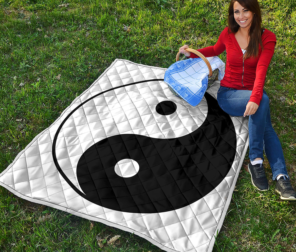 Black And White Yin Yang Symbol Print Quilt