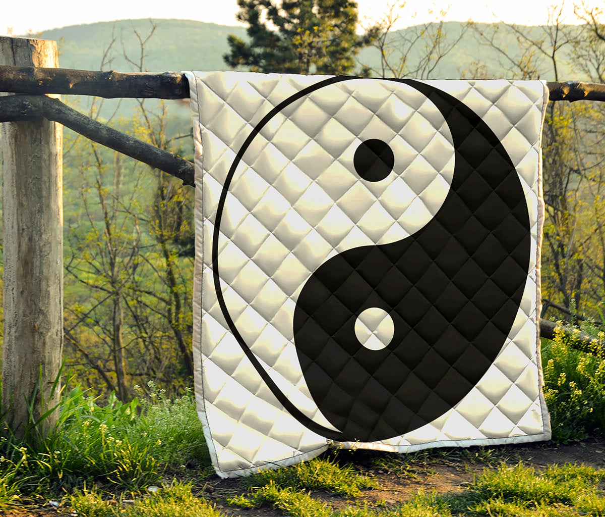 Black And White Yin Yang Symbol Print Quilt