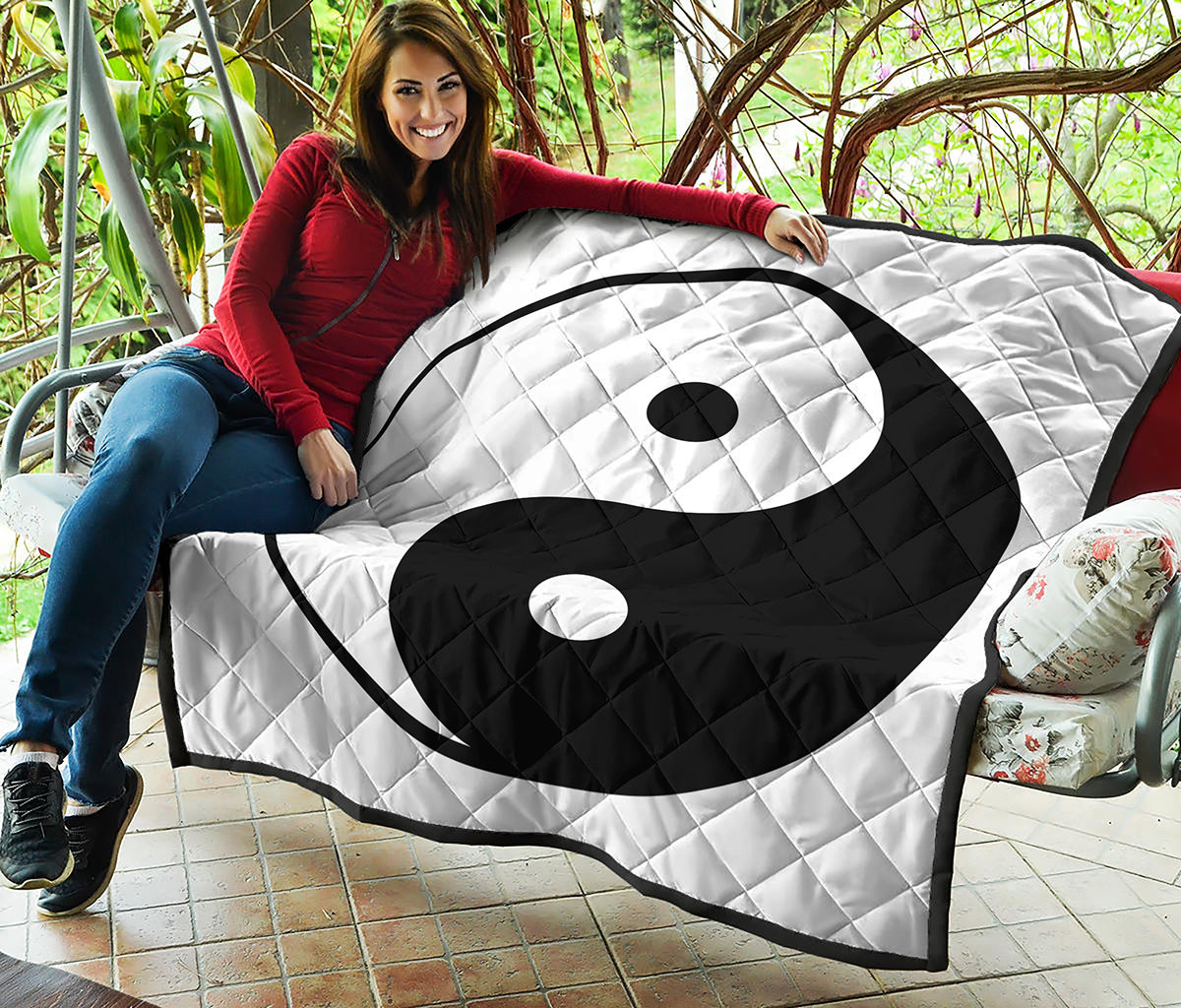 Black And White Yin Yang Symbol Print Quilt