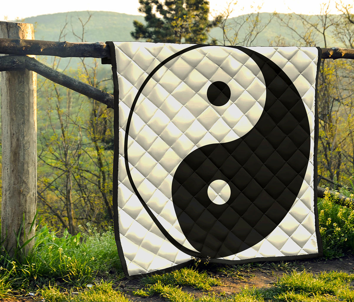 Black And White Yin Yang Symbol Print Quilt
