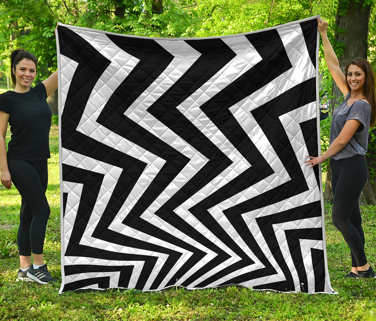 Black And White Zigzag Dazzle Print Quilt