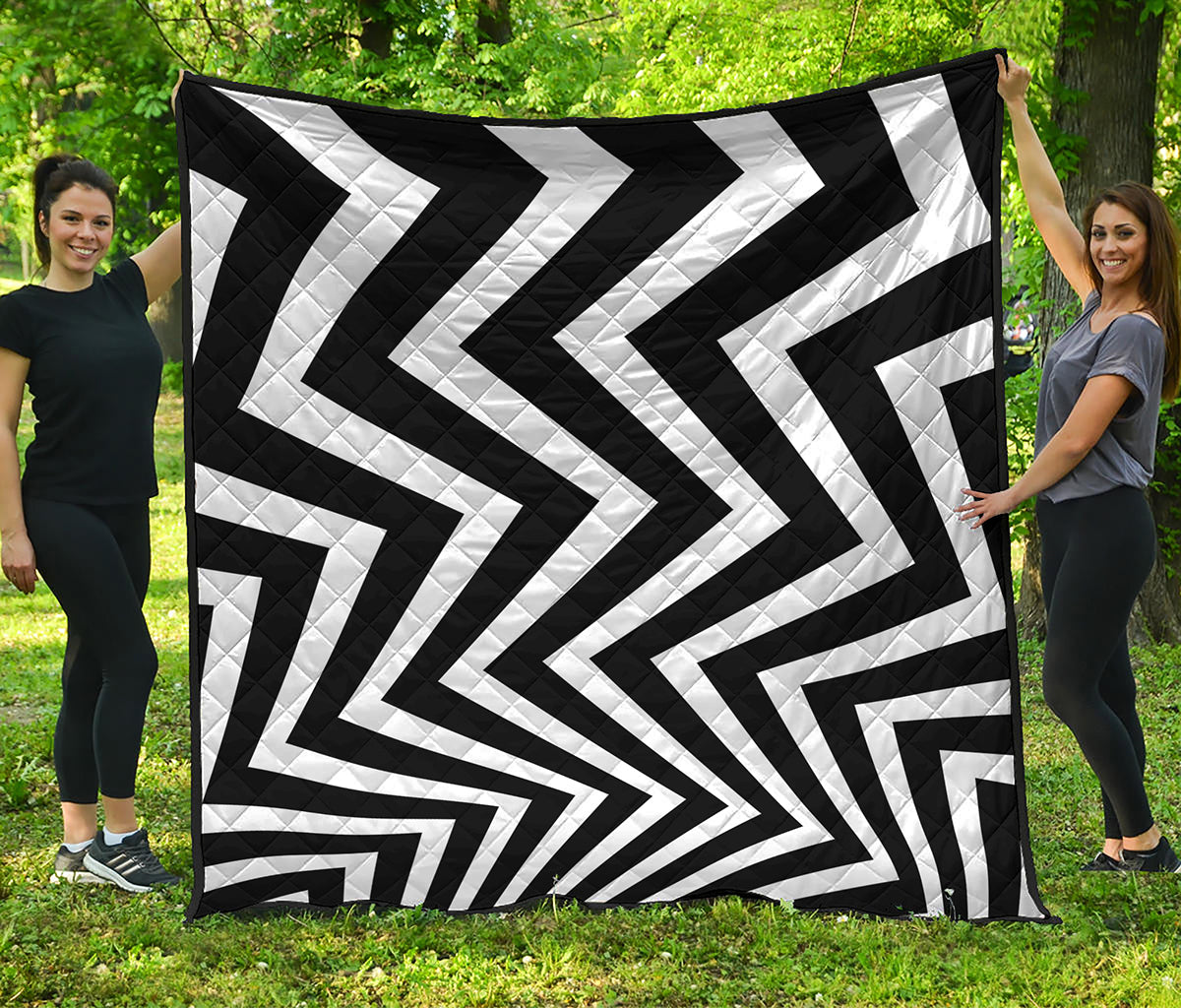 Black And White Zigzag Dazzle Print Quilt