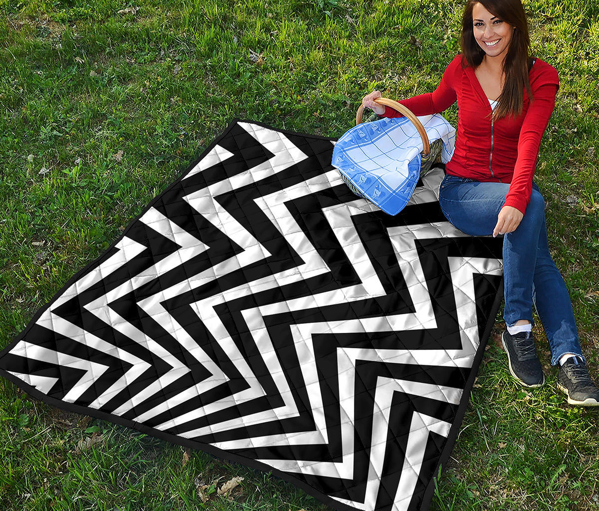 Black And White Zigzag Dazzle Print Quilt