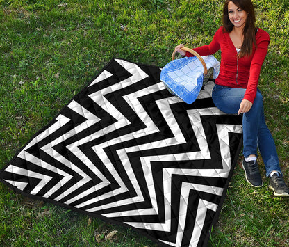 Black And White Zigzag Dazzle Print Quilt