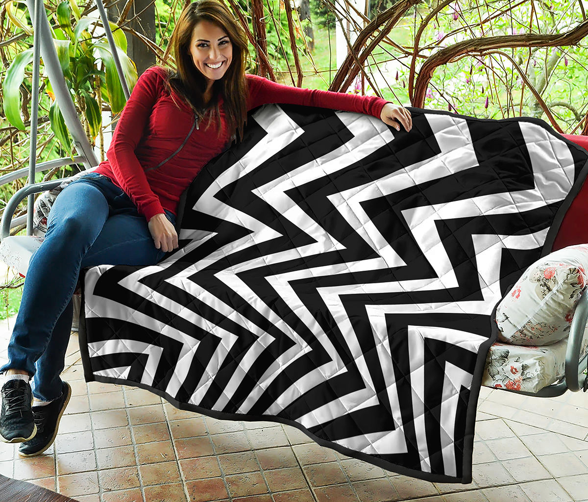 Black And White Zigzag Dazzle Print Quilt