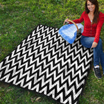 Black And White Zigzag Pattern Print Quilt