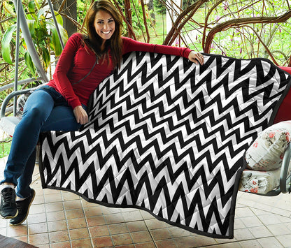 Black And White Zigzag Pattern Print Quilt