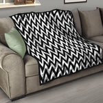 Black And White Zigzag Pattern Print Quilt